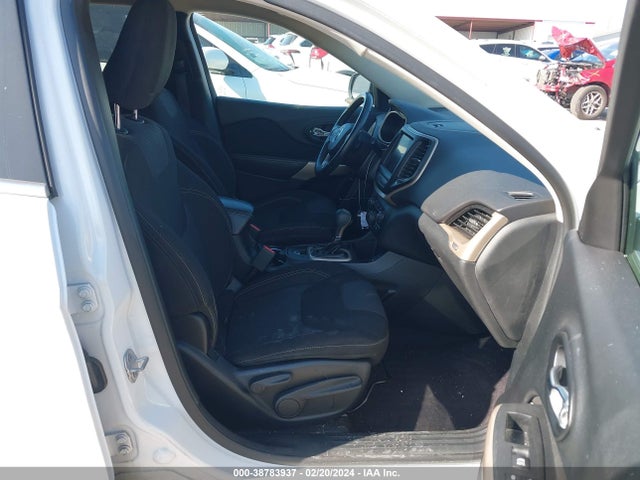 1C4PJLCB7HW607709 Jeep Cherokee Latitude Fwd