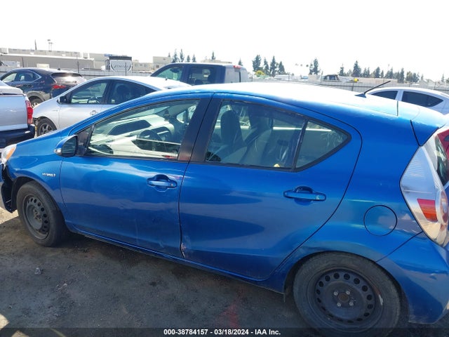 Toyota Prius C One 2014 JTDKDTB31E1562917 Image 13