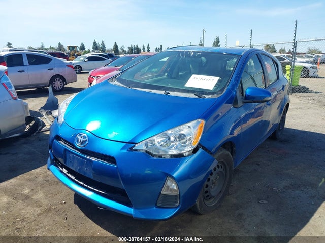 Toyota Prius C One 2014 JTDKDTB31E1562917 Image 2