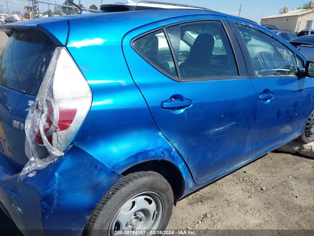 Toyota Prius C One 2014 JTDKDTB31E1562917 Image 6