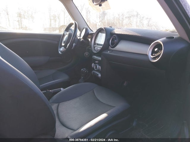 2009 MINI COOPER WMWMF33539TT69923 Photo 4