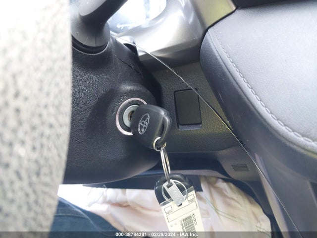 Toyota RAV4 LE 2017 JTMZFREV0HJ119171 Image 11