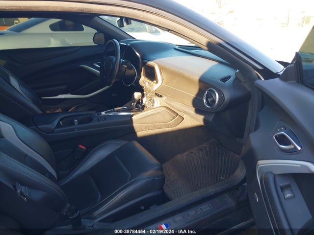 Chevrolet Camaro 2lt 2018 1G1FD1RS7J0124527 Image 5