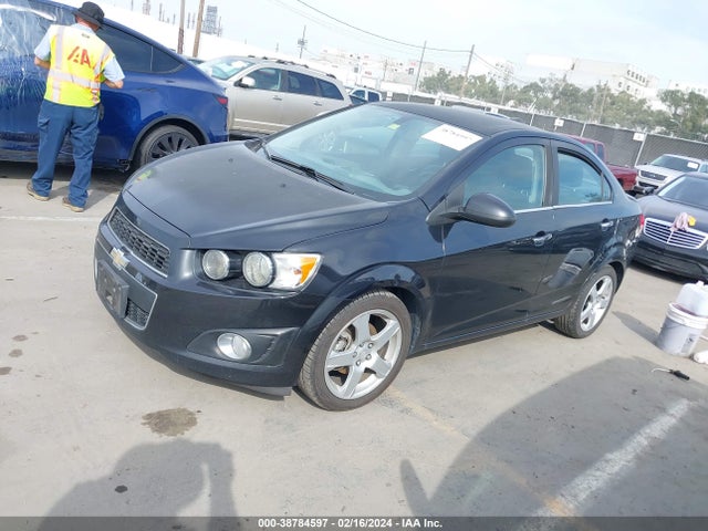 Chevrolet Sonic Ltz Auto 2015 1G1JE5SB4F4126132 Image 2