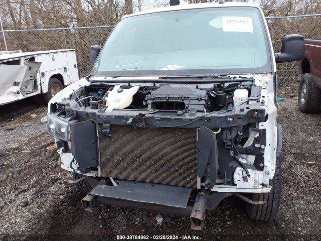 Chevrolet Express 2500 Work Van 2018 1GCWGBFP1J1319957 Image 12