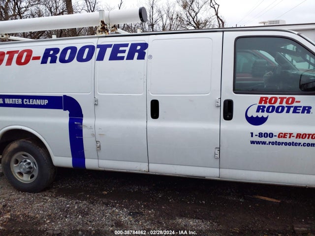 Chevrolet Express 2500 Work Van 2018 1GCWGBFP1J1319957 Image 13