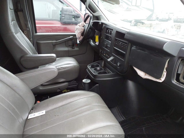 Chevrolet Express 2500 Work Van 2018 1GCWGBFP1J1319957 Image 5