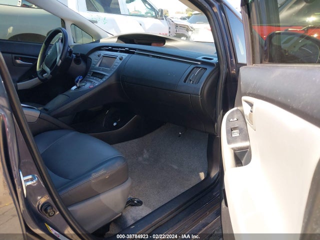 Toyota Prius Four 2014 JTDKN3DU8E0375831 Image 5