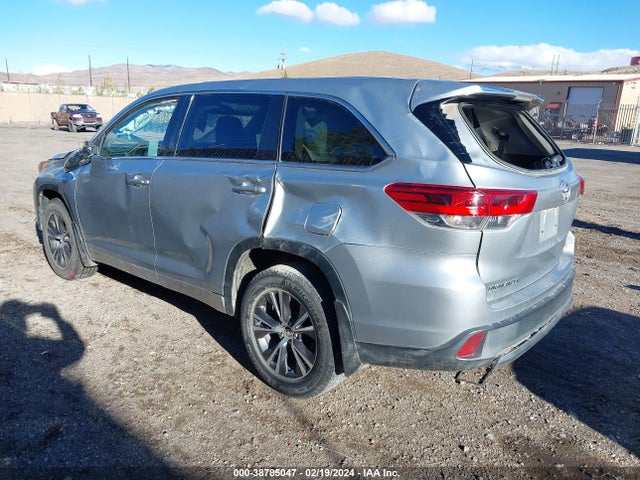Toyota Highlander Le 2018 5TDBZRFHXJS818396 Image 3