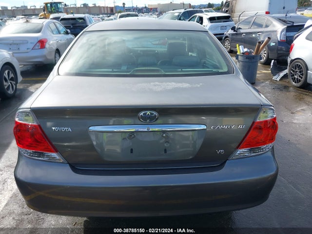 2005 TOYOTA CAMRY XLE V6 VIN: JTDBF32K150161858