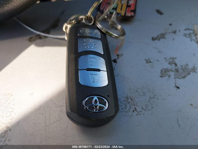 3MYDLBYV0JY305804 Toyota YARIS IA