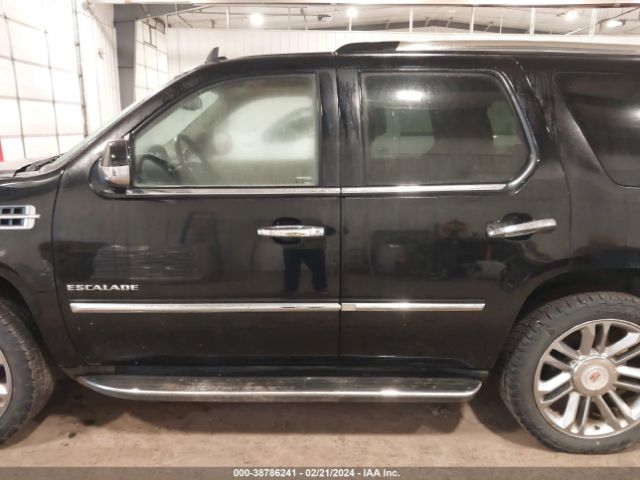 1GYS4BEF8ER154068 Cadillac Escalade Luxury