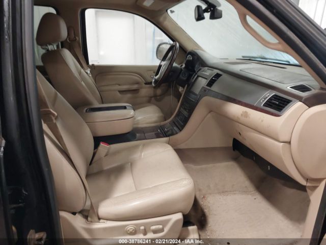 1GYS4BEF8ER154068 Cadillac Escalade Luxury