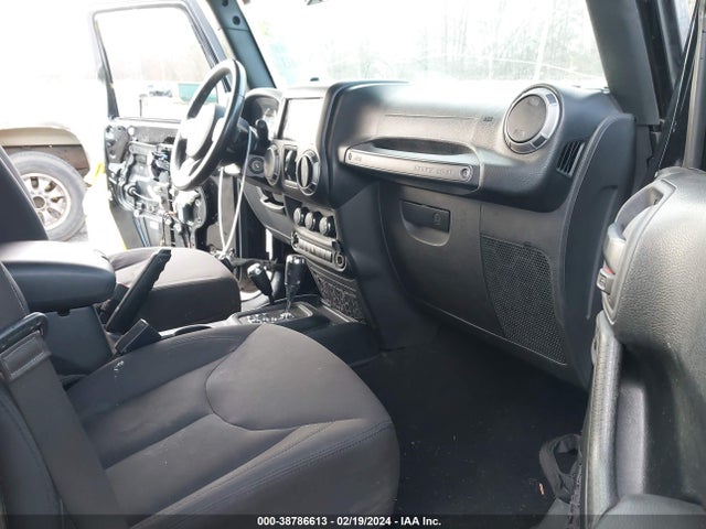 1C4BJWDG7HL566070 Jeep Wrangler Unlimited Sport 4x4