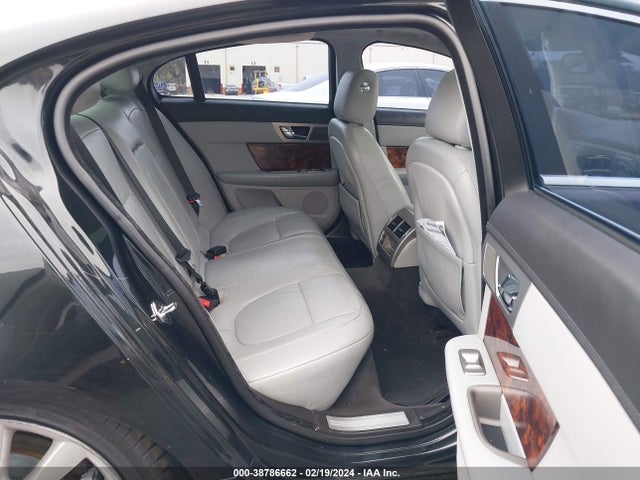 2010 JAGUAR XF SAJWA0GB0ALR77266 Photo 7