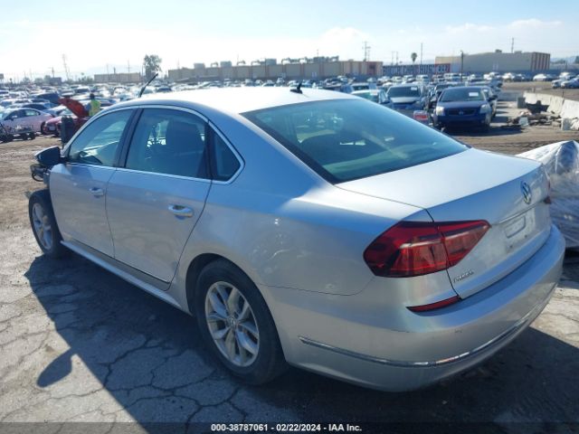 1VWAT7A38HC041898 Volkswagen Passat 1.8t S