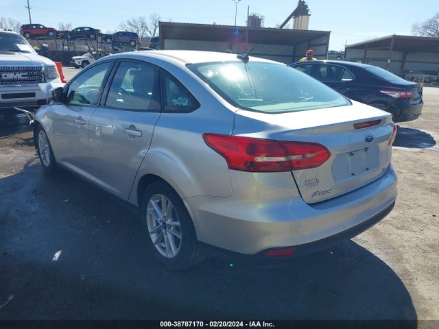 Ford FOCUS SE 2017 1FADP3F29HL215397 Image 3