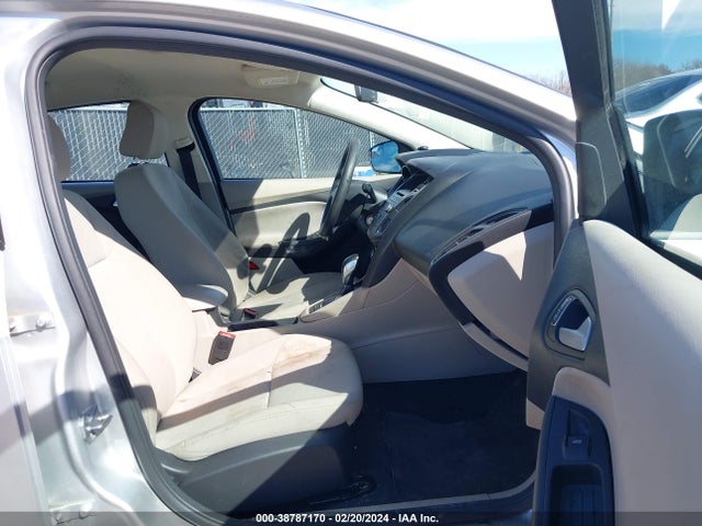 Ford FOCUS SE 2017 1FADP3F29HL215397 Image 5