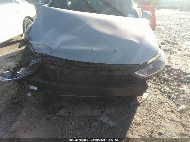 Hyundai Elantra Value Edition 2018 5NPD84LF6JH306383 Image 12