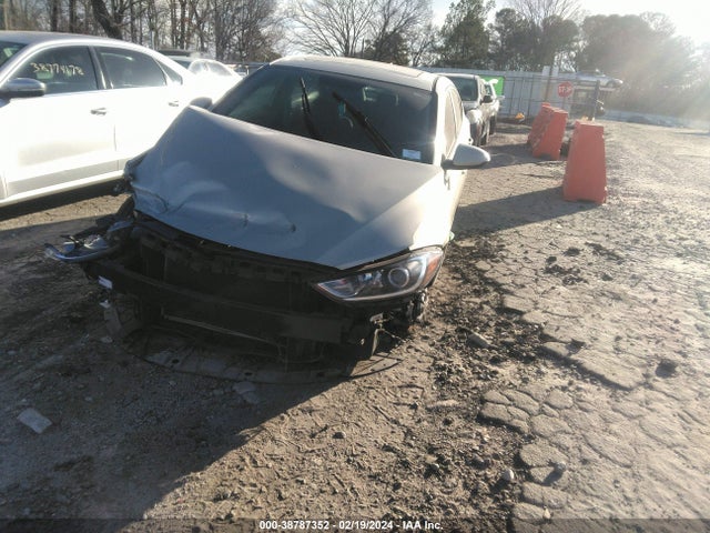 Hyundai Elantra Value Edition 2018 5NPD84LF6JH306383 Image 2