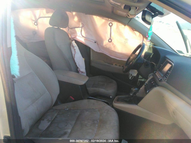 Hyundai Elantra Value Edition 2018 5NPD84LF6JH306383 Image 5