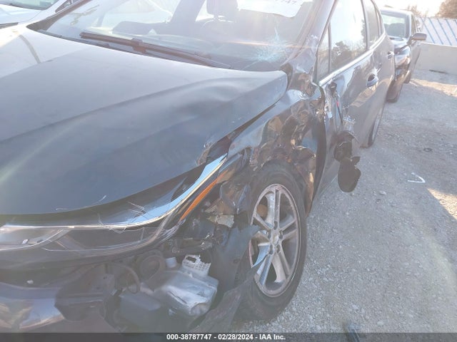 Chevrolet Cruze Lt Auto 2018 3G1BE6SM1JS599426 Image 13