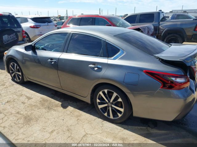 1N4AL3AP2HN308994 Nissan Altima 2.5 Sr
