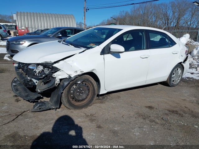 Toyota COROLLA LE 2016 5YFBURHE3GP565330 Image 2