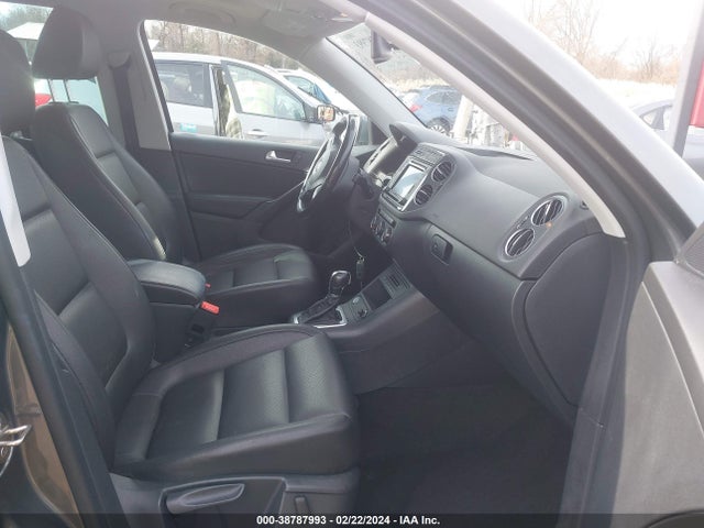 Продажа на аукционе авто 2016 Volkswagen Tiguan Se, vin: WVGBV7AX0GW583266, номер лота: 38787993