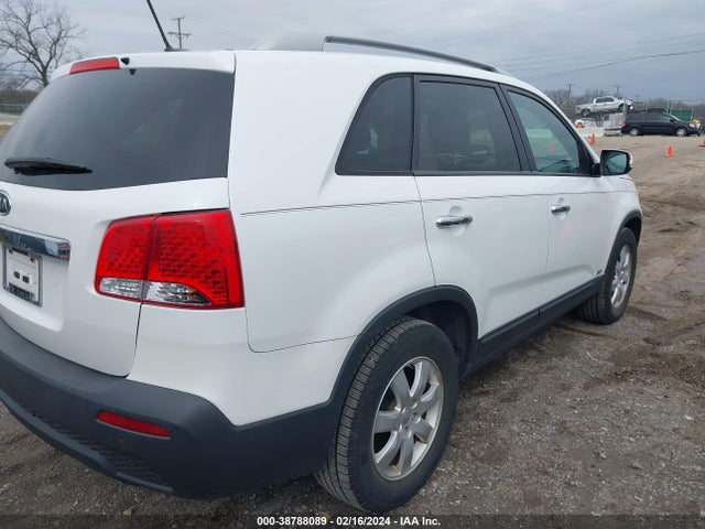 2011 KIA SORENTO LX VIN: 5XYKTDA11BG172940