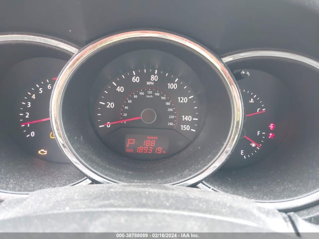 2011 KIA SORENTO LX VIN: 5XYKTDA11BG172940