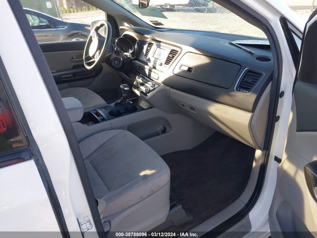 KIA SEDONA LX 2017 KNDMB5C17H6307509 Image 5