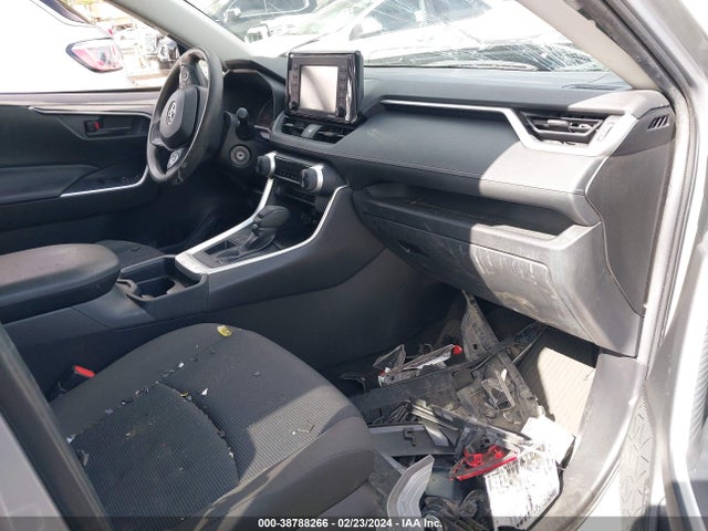 Toyota RAV4 LE 2021 JTMK1RFV9MD061987 Image 5