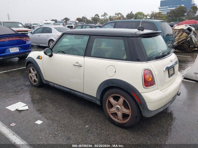 2007 MINI COOPER WMWMF33507TL78334 Photo 2