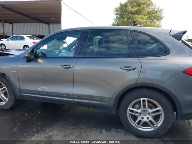 Porsche Cayenne Hybrid S 2014 WP1AE2A20ELA51097 Image 14
