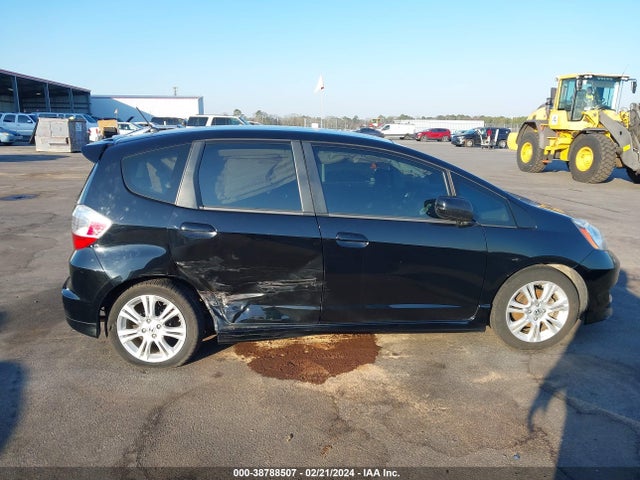 2011 HONDA FIT SPORT VIN: JHMGE8H50BS010449