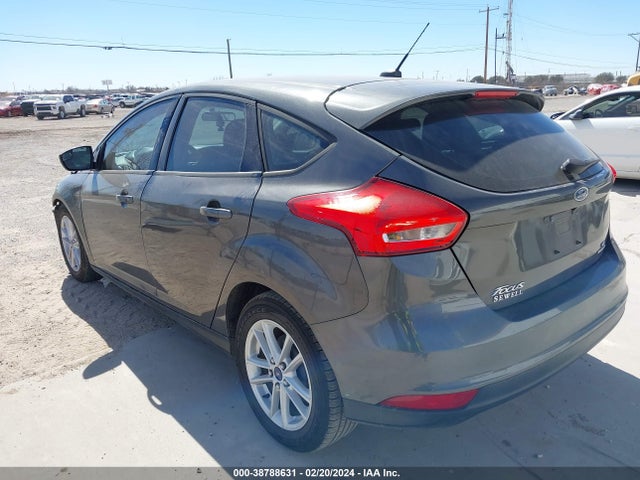 Ford FOCUS SE 2015 1FADP3K29FL299384 Image 3