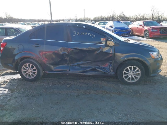 Chevrolet Sonic Lt Auto 2018 1G1JD5SH6J4104598 Image 13