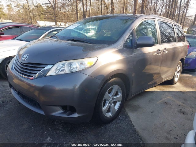 Toyota Sienna Le 8 Passenger 2017 5TDKZ3DC6HS775528 Image 2