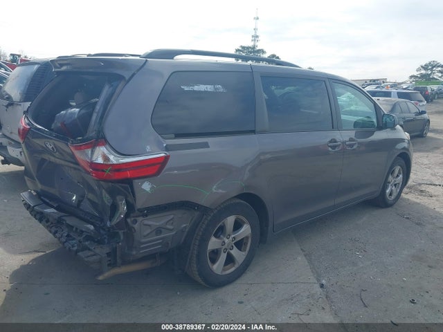 Toyota Sienna Le 8 Passenger 2017 5TDKZ3DC6HS775528 Image 4