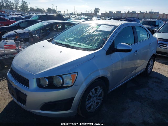 Chevrolet Sonic Lt Auto 2015 1G1JC5SH9F4123866 Image 2