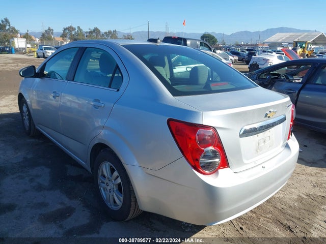 Chevrolet Sonic Lt Auto 2015 1G1JC5SH9F4123866 Image 3