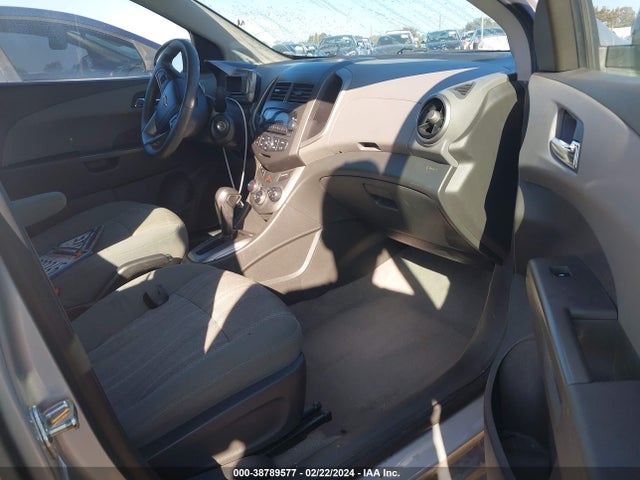 Chevrolet Sonic Lt Auto 2015 1G1JC5SH9F4123866 Image 5