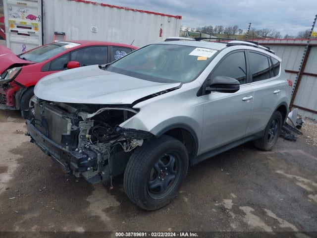Toyota RAV4 LE 2015 JTMZFREV1FJ045644 Image 2