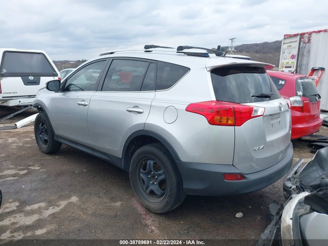 Toyota RAV4 LE 2015 JTMZFREV1FJ045644 Image 3