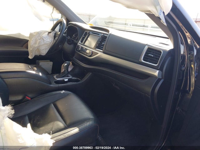 Toyota Highlander Xle V6 2016 5TDJKRFH9GS281061 Image 5