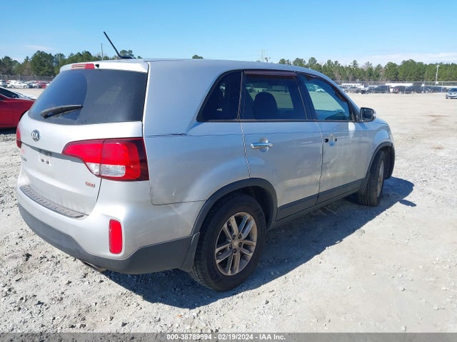 KIA SORENTO LX 2015 5XYKT3A68FG626211 Image 4