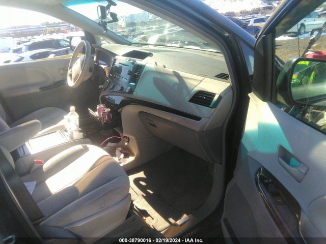 2012 TOYOTA SIENNA LE V6 8 PASSENGER VIN: 5TDKK3DC9CS190102