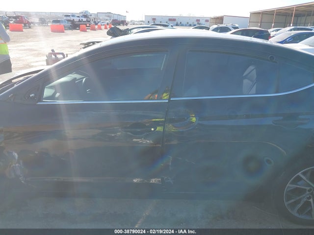 Hyundai Elantra Limited 2019 5NPD84LF2KH404568 Image 14