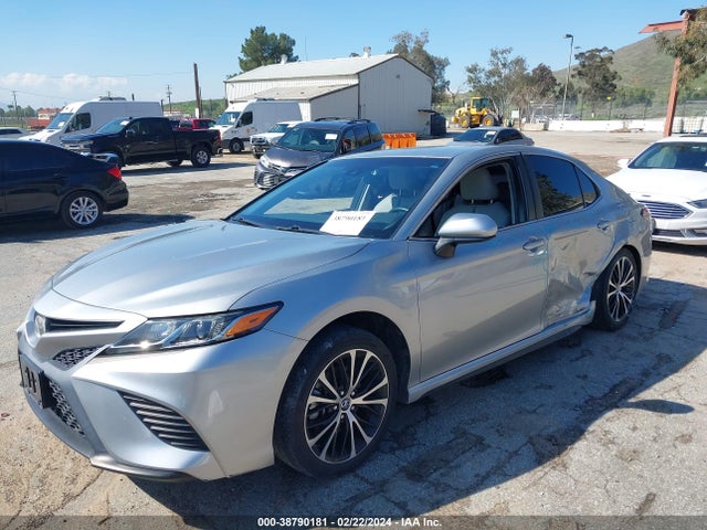 Toyota CAMRY SE 2018 4T1B11HK3JU604634 Image 2